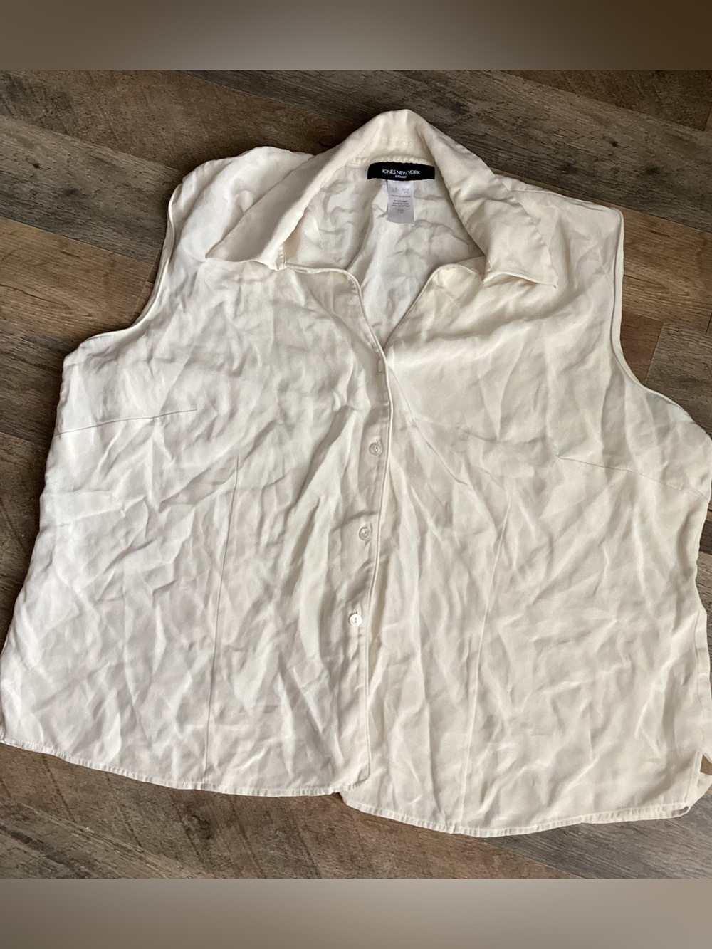 Jones New York Cream Sleeveless Collared Button Blouse
